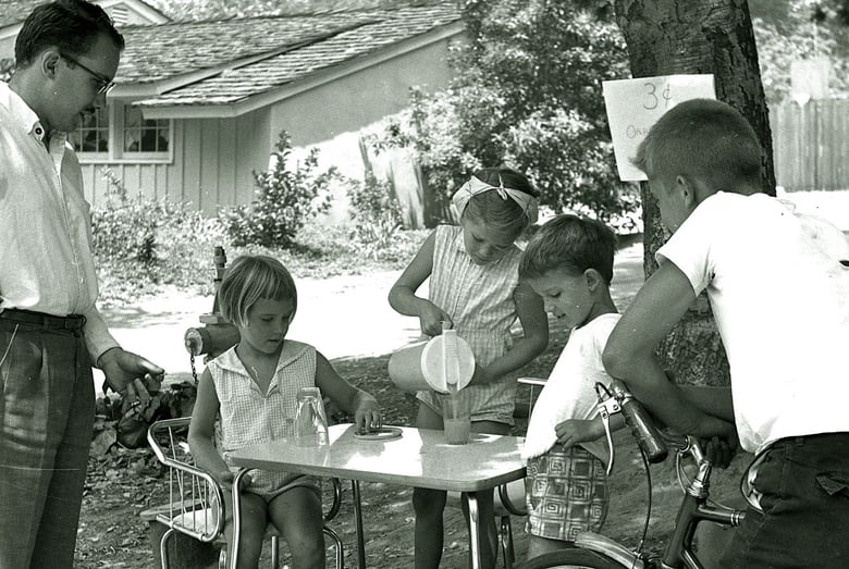 Children_selling_lemonade_to_an_adult_in_La_Canada_California_1960_volunteer_Florida